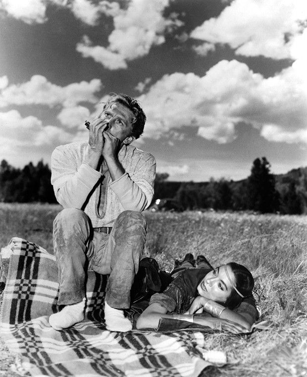 « La Captive aux yeux clairs » (1953), d'Howard Hawks, d'après A. B. Guthrie. Avec Kirk Douglas et Elizabeth Threatt.