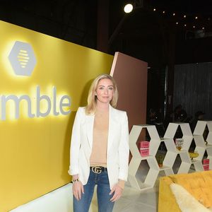 Elément moteur du succès fulgurant de Tinder dont elle est l'une des cofondatrices, Whitney Wolfe a lancé Bumble à la fin de l'année 2014.
