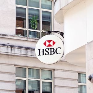 HSBC doit trancher d'ici à la fin du mois s'il signe la vente de ses réseaux de banques de particuliers en France.