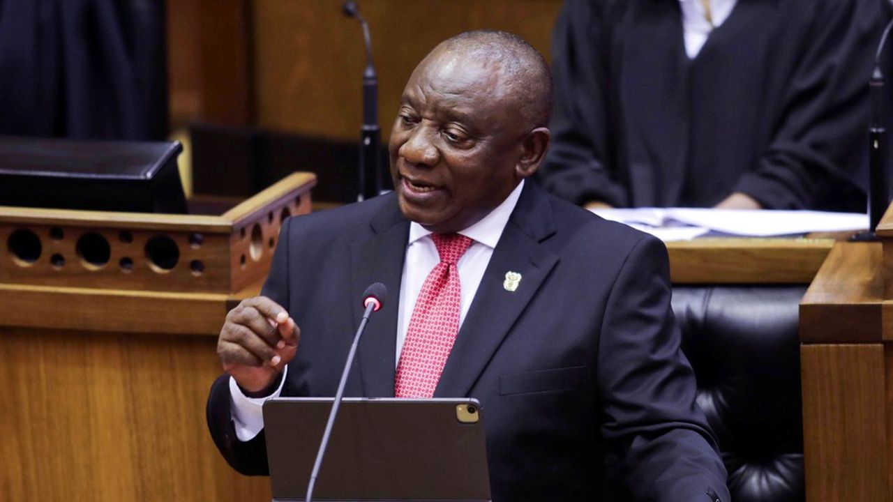 Lors de son discours sur l'état de la Nation, jeudi soir, le président sud-africain Cyril Ramaphosa est apparu devant un hémicycle quasi vide, avec une majorité de députés présents de façon virtuelle, pandémie oblige.