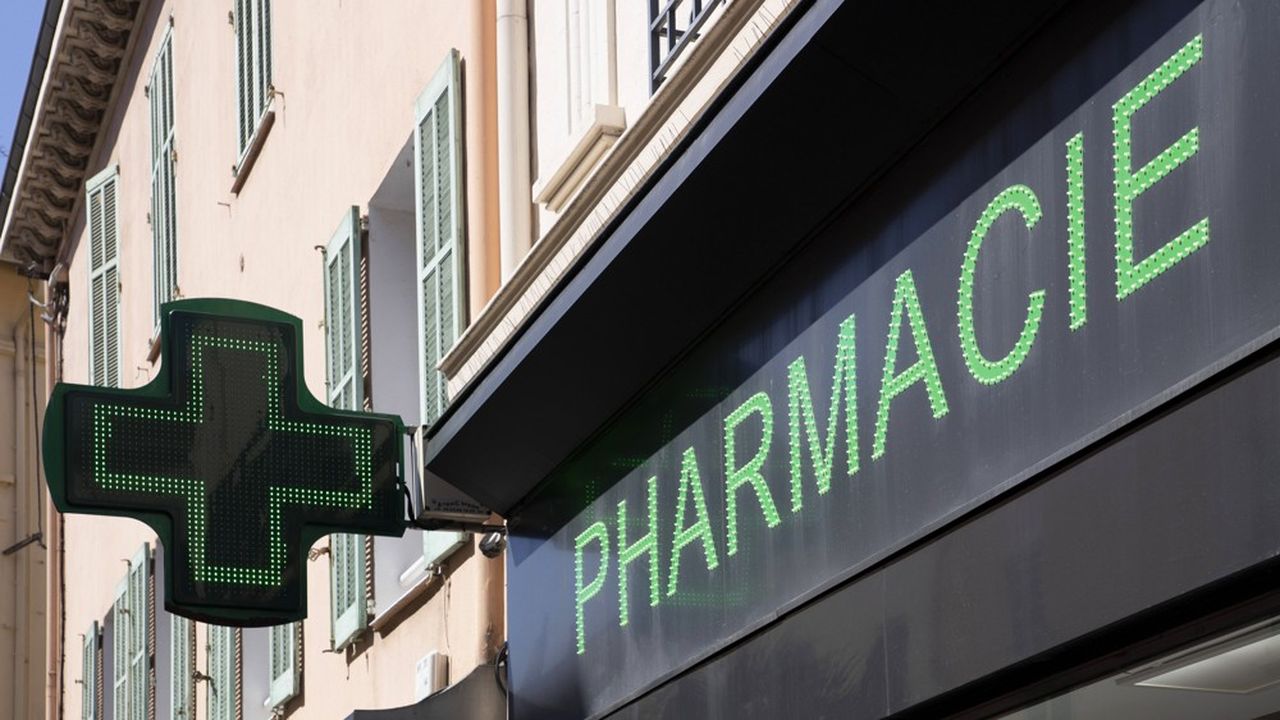 Une pharmacie à Cannes (Alpes-Maritimes).