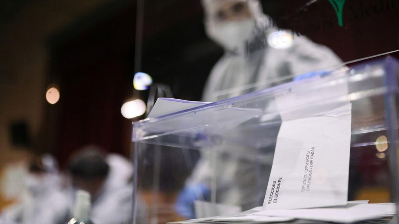 La pandémie a fait baisser le taux de participation à 53,5 %, lors des élections régionales catalanes, contre 79 % il y a trois ans.