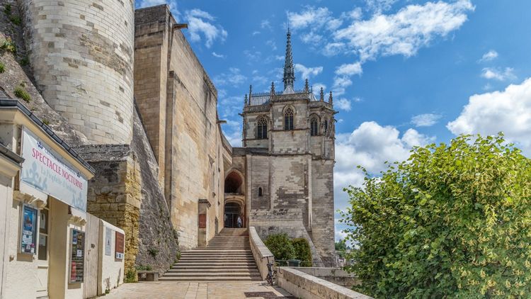Le château d'Amboise va investir 3,6 millions d'euros, dont 2,1 venant de l'Etat, dans la restauration de son rempart sud-est et de la chapelle Saint-Hubert, où est inhumé Léonard de Vinci.