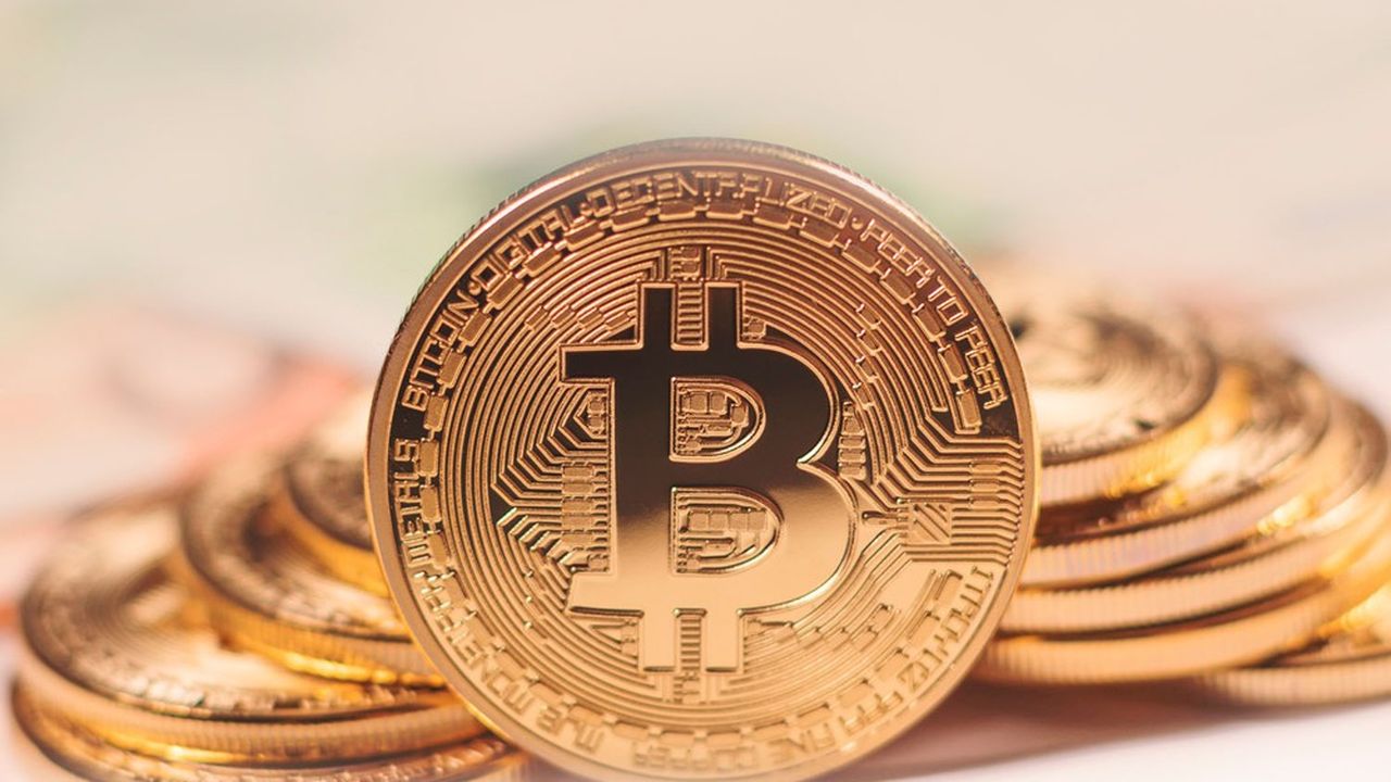Le bitcoin a dépassé les 50.000 dollars et pour s'établir à 51.324 dollars (42.465 euros) mercredi. Il gagne 78 % depuis le début de l'année.