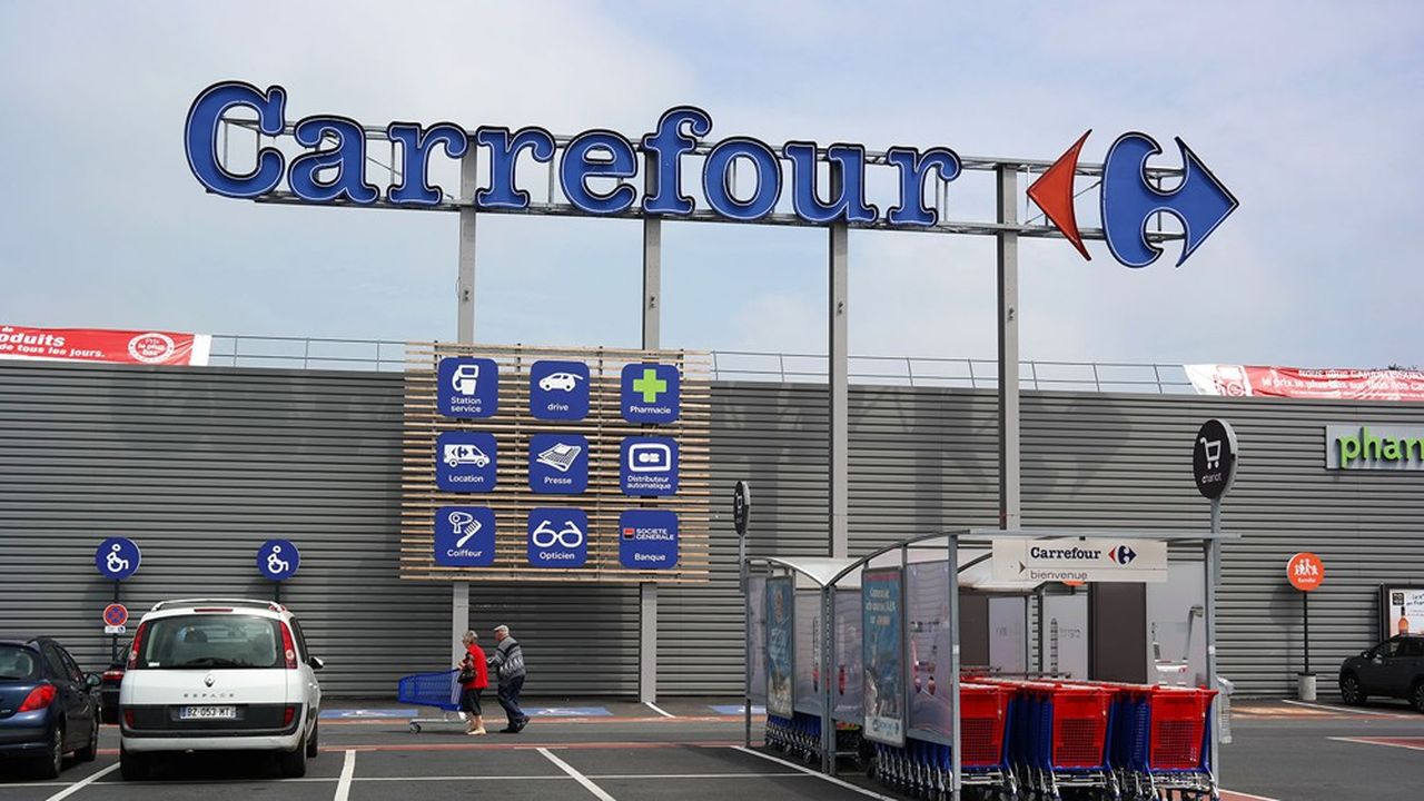 Carrefour est un groupe de distribution alimentaire qui a réalisé un chiffre d'affaires de 81 milliards d'euros en 2019 (dont 52 % hors de France) et emploie 320.000 collaborateurs dans le monde.