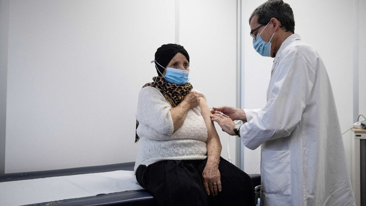 La Seine-Saint-Denis veut réduire les inégalités d'accès aux vaccins | Les  Echos