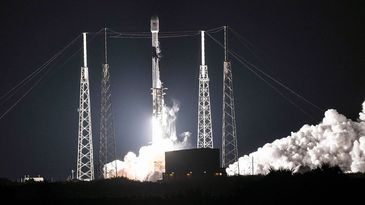 Le lancement de la fusée Falcon 9 de Space X en février 2021.