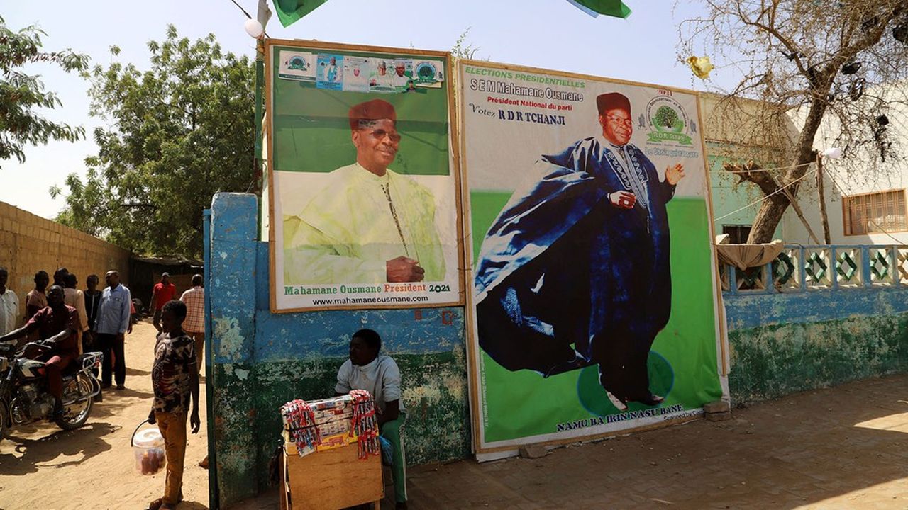 Mahamane Ousmane, renversé par un coup d'Etat en 1996, risque fort d'être distancé dans les urnes par le dauphin du président sortant, Mohamed Bazoum, au scrutin de dimanche au Niger.