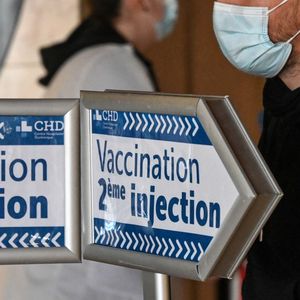 En France, 3,8 millions de doses de vaccins ont été injectées depuis le début de la campagne vaccinale contre le Covid-19.