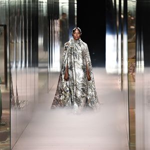 Avant la Fashion Week de la mode féminine prêt-à-porter de mars, la version masculine et les défilés haute couture, comme celui de Fendi (photo), ont inauguré en janvier à Paris le modèle de l'événement 100 % numérique.