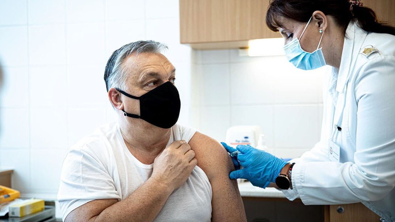 Le Premier ministre hongrois Viktor Orban a montré l'exemple : il s'est fait vacciner dimanche avec le vaccin chinois, qui n'a pas reçu l'homologation de l'Agence européenne du médicament (EMA), ni l'approbation de l'Ordre des médecins hongrois.