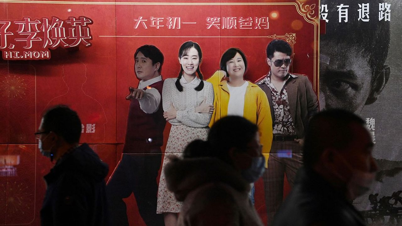 Après un démarrage moins explosif que « Detective Chinatown 3 », le long-métrage « Hi Mom » l'a rattrapé depuis et les deux films totalisent désormais 620 millions de dollars de recettes en Chine, selon Comscore.
