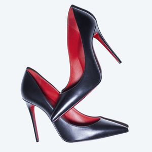 Fondée en 1991, la société Christian Louboutin est connue pour ses souliers à semelle rouge. Elle propose aussi des souliers pour hommes, de la petite maroquinerie, des accessoires et des produits de beauté.