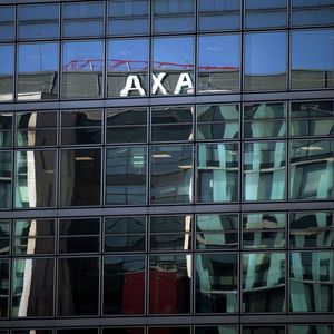 AXA France a commencé à vacciner mardi une poignée de ses collaborateurs fragiles