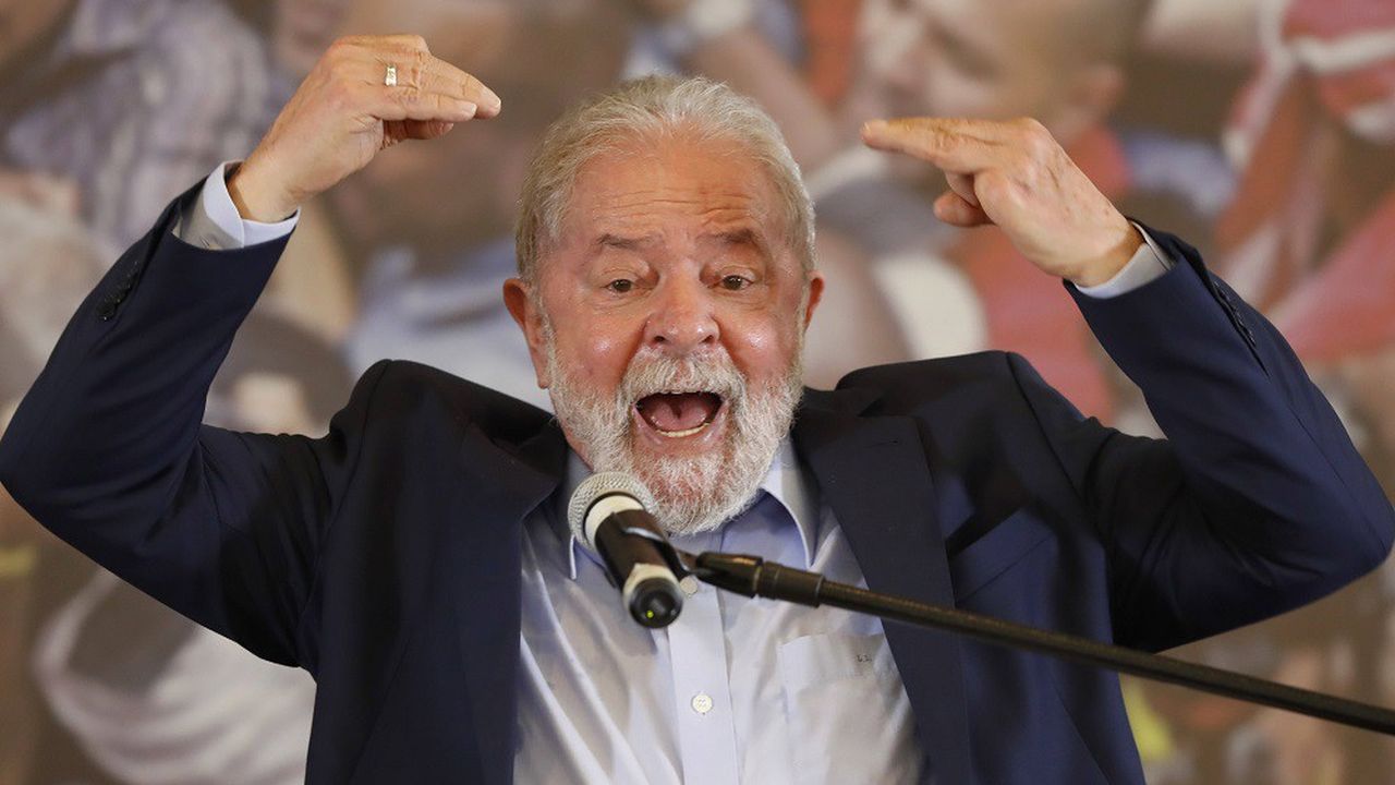 L'ex-chef de l'Etat brésilien Lula s'est affiché en leader de l'opposition au Brésil mercredi avec un discours virulent contre le président Jair Bolsonaro.