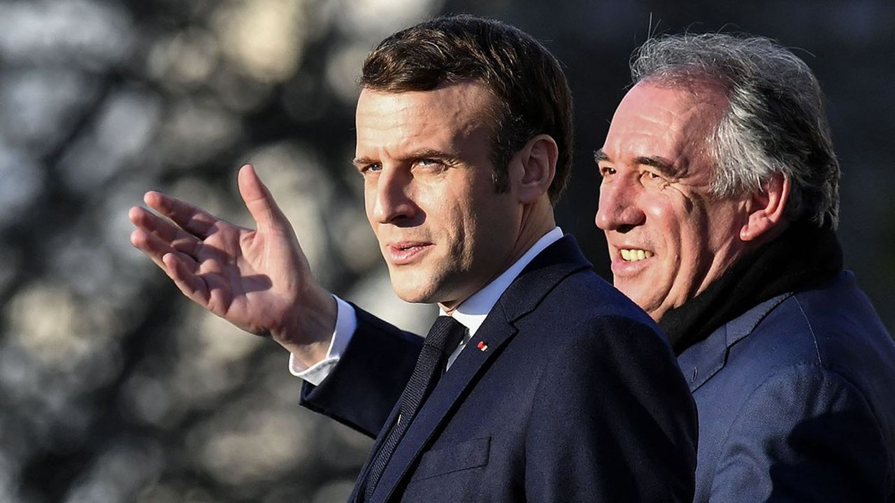 Le président Emmanuel Macron et le maire de Pau François Bayrou, à Pau, le 13 janvier 2020.