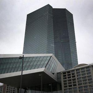 Malgré l'appel de la BCE à une modération extrême sur les bonus, le nombre de banquiers millionnaires a crû chez Deutsche Bank.