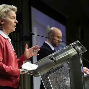 La présidente de la Commission européenne, Ursula von der Leyen, et le président du Conseil européen, Charles Michel, le 25 février à Bruxelles.