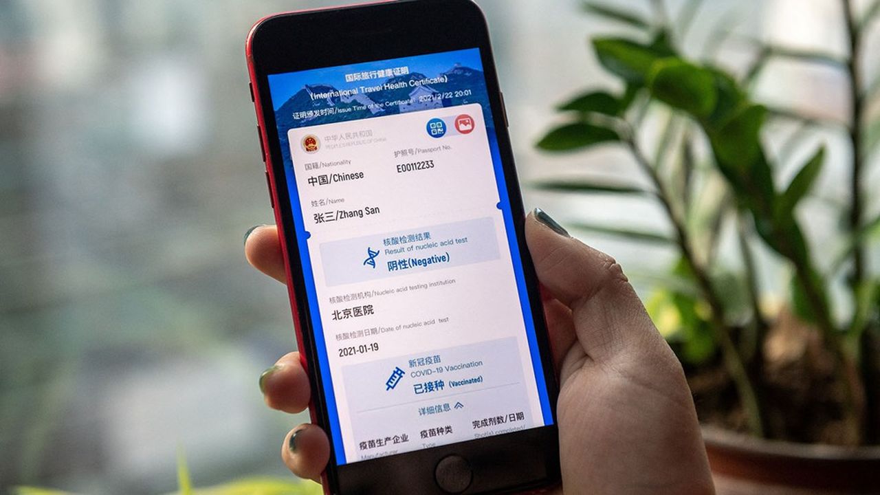 La Chine a mis au point un certificat de santé numérique accessible depuis le 8 mars sur l'application mobile Wechat (propriété du groupe privé Tencent) uniquement pour les ressortissants chinois.