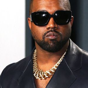 Kanye West est l'un des plus gros vendeurs de l'industrie musicale, avec plus de 32 millions d'exemplaires vendus et 100 millions de téléchargements à travers le monde.