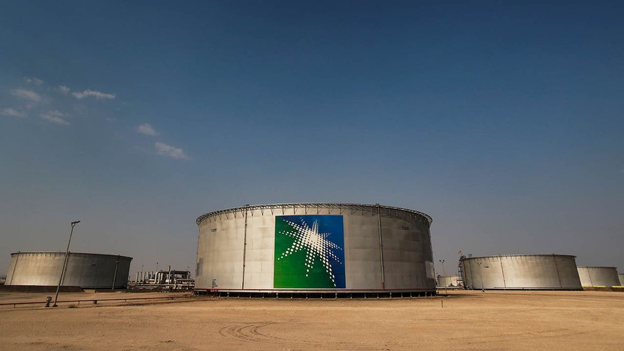 Le géant pétrolier public saoudien, Saudi Aramco, a décidé de ramener le niveau de ses investissements à quelque 35 milliards de dollars contre 40 à 45 milliards de dollars prévu initialement