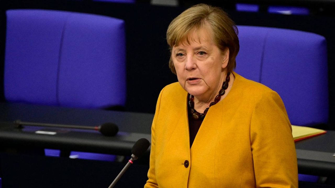 Angela Merkel a dû renoncer dès mercredi matin à la mise sous cloche de l'Allemagne autour de Pâques qu'elle avait annoncée mardi face à la troisième vague de la pandémie de Covid-19.