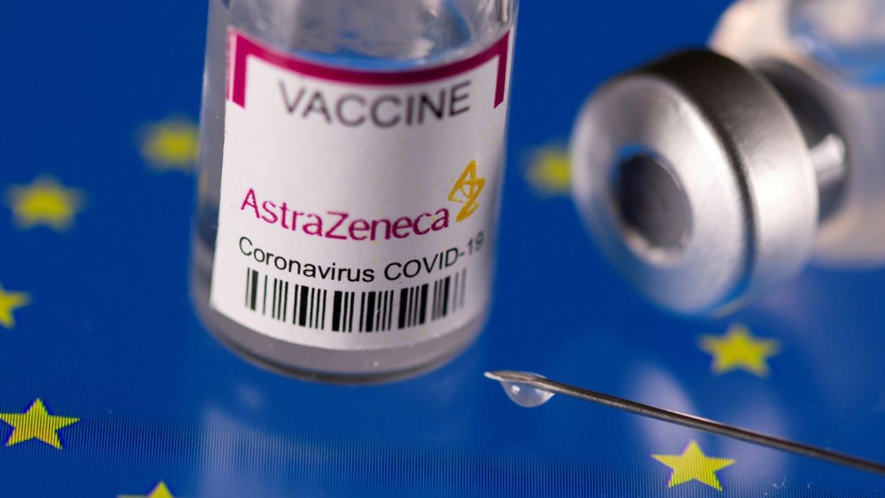 Des cas exceptionnels de caillots sanguins, combinés à un faible taux de plaquettes et des saignements, ont été recensés chez des vaccinés, sans que le lien avec l'AstraZeneca ait pu pour l'heure être totalement confirmé ou infirmé.