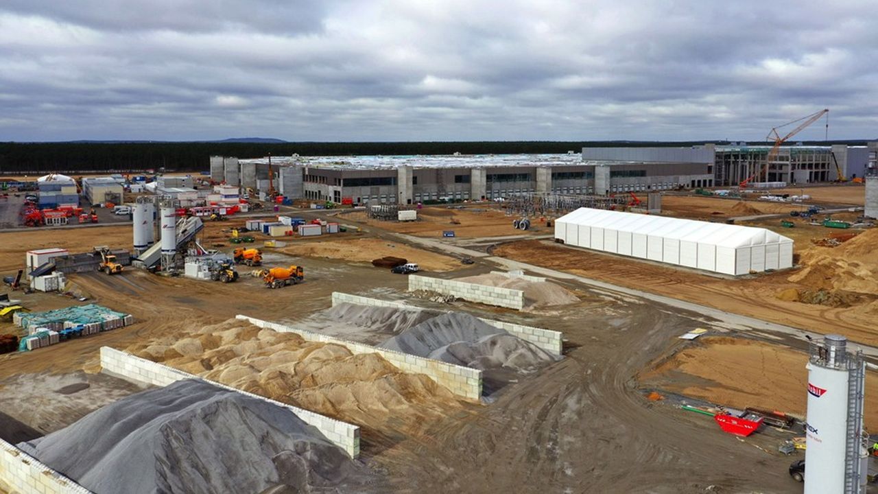 La Gigafactory de Tesla en construction à Grünheide, près de Berlin, s'étendra sur l'équivalent de 420 terrains de football.