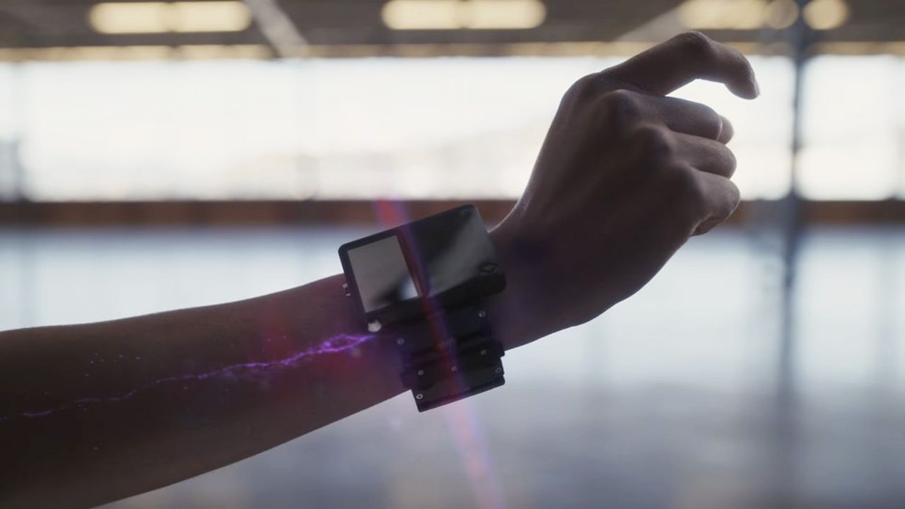 Facebook vient de présenter le premier prototype d'une nouvelle génération d'interface très intuitive : un bracelet qui permet de manipuler des objets virtuels.