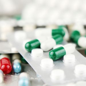 En France, selon l'Autorité de la concurrence, en 2019, la vente en ligne des médicaments représentait 1 % du chiffre d'affaires de la vente de médicaments.