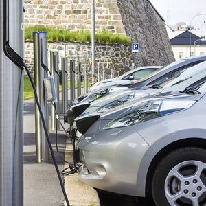 L'an passé, les acquisitions de véhicules électriques par les entreprises ont progressé de 43 %, tandis que celles de véhicules hybrides rechargeables grimpaient de + 276 %.