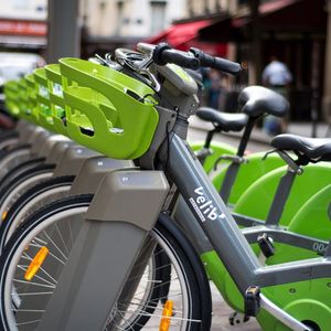 Smove a été fondé dès 2008 et opère 50.000 vélos électriques et mécaniques dans 23 villes dans le monde, dont Paris.