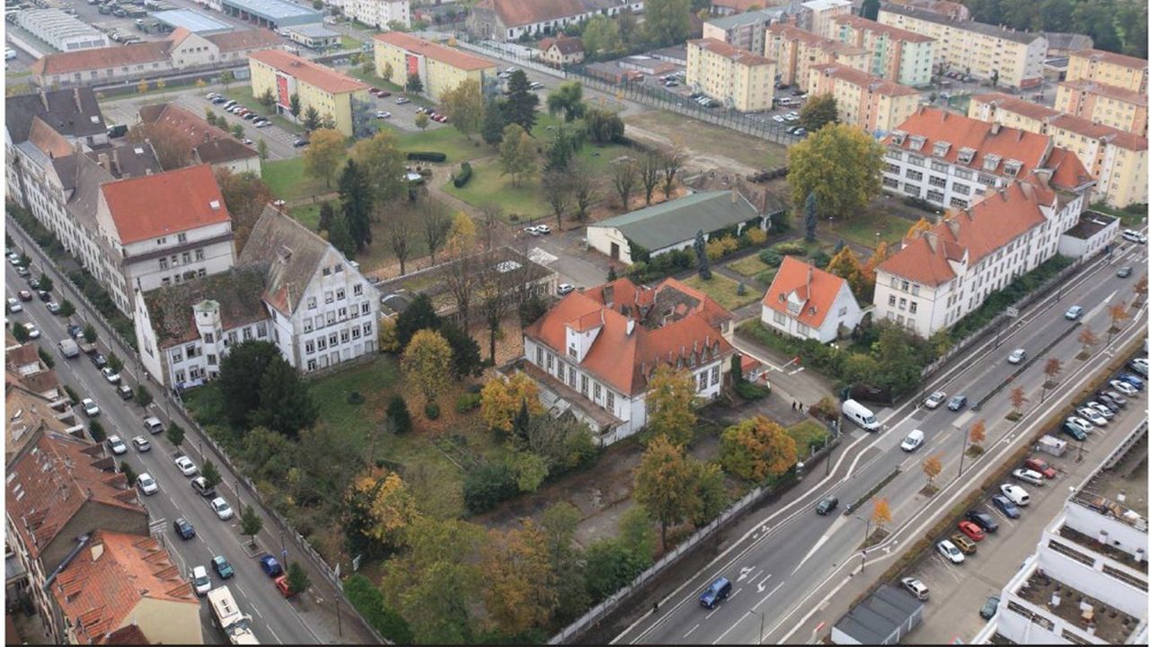 Une vue aérienne de l'ancien hôpital militaire Lyautey depuis l'intersection avenue du Neuhof-rue des Canonniers.