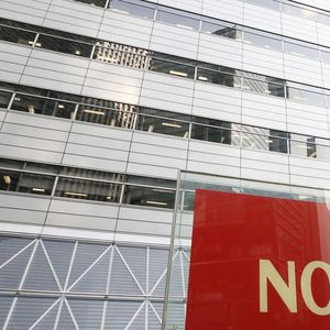 Lundi, Nomura Holdings a reconnu que sa filiale américaine risquait de perdre potentiellement jusqu'à 2 milliards de dollars dans la déroute du fonds américain.
