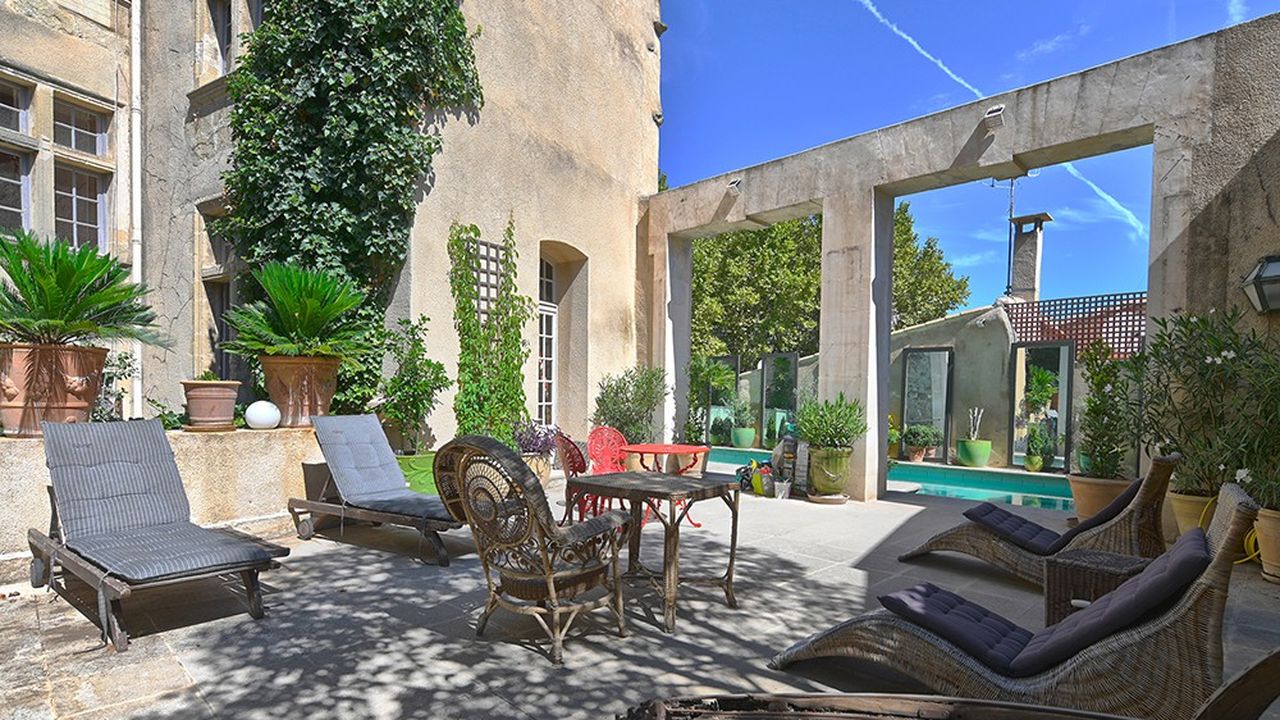 Villa près d'Aix-en-Provence, proposée à 2,39 millions d'euros.