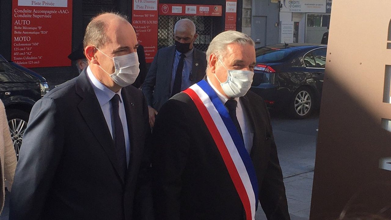 Jean Castex, le Premier ministre, et Max Roustan, maire d'Alès (à droite), le 27 mars.
