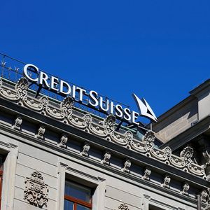 Certains des actionnaires de Credit Suisse demandent que le président renonce à sa rémunération et appellent à voter contre la décharge juridique du conseil.