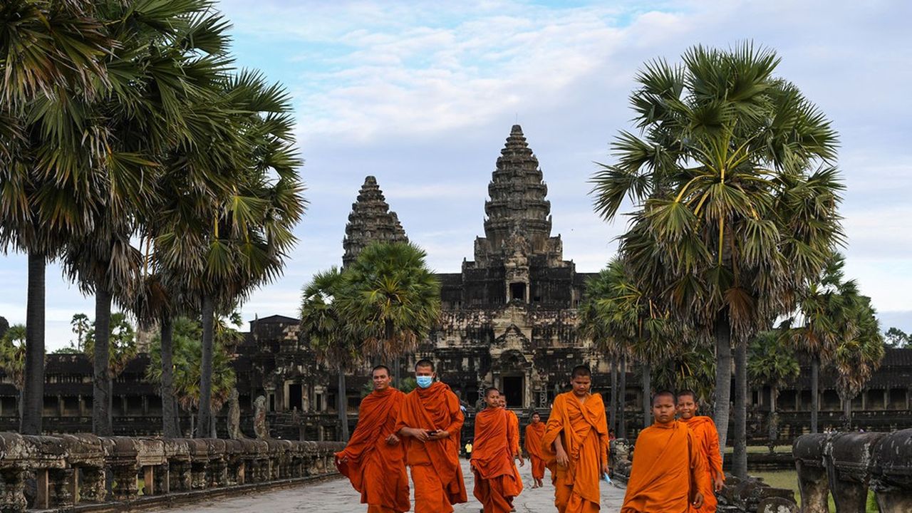 Comme ailleurs en Asie, on ne voit plus les touristes chinois sur l'esplanade du temple d'Angkor Vat au Cambodge depuis des mois en raison de la pandémie de Covid-19.