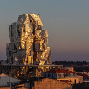 La Tour Luma, à Arles, qui doit enfin être inaugurée le 26 juin, fait partie des projets tant attendus et retardés par la crise sanitaire.