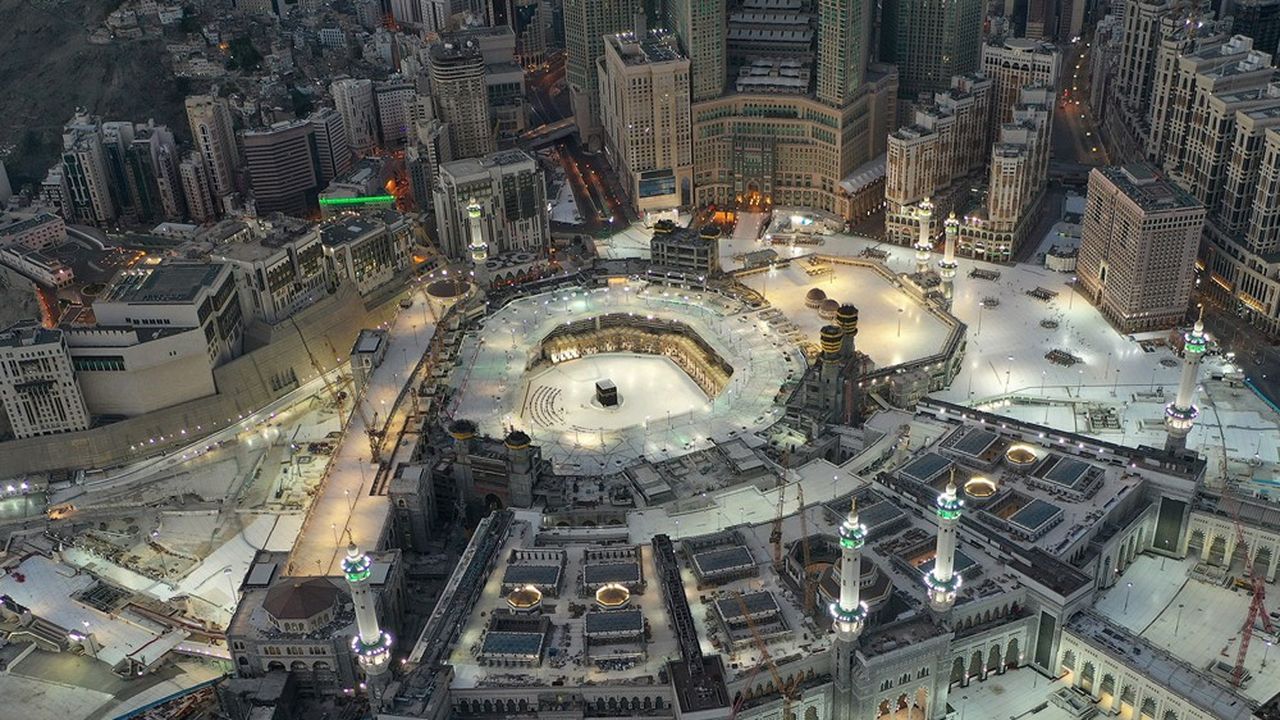 La Kaaba, site religieux le plus sacré du monde musulman, était déserte lors du mois de Ramadan au printemps 2020.