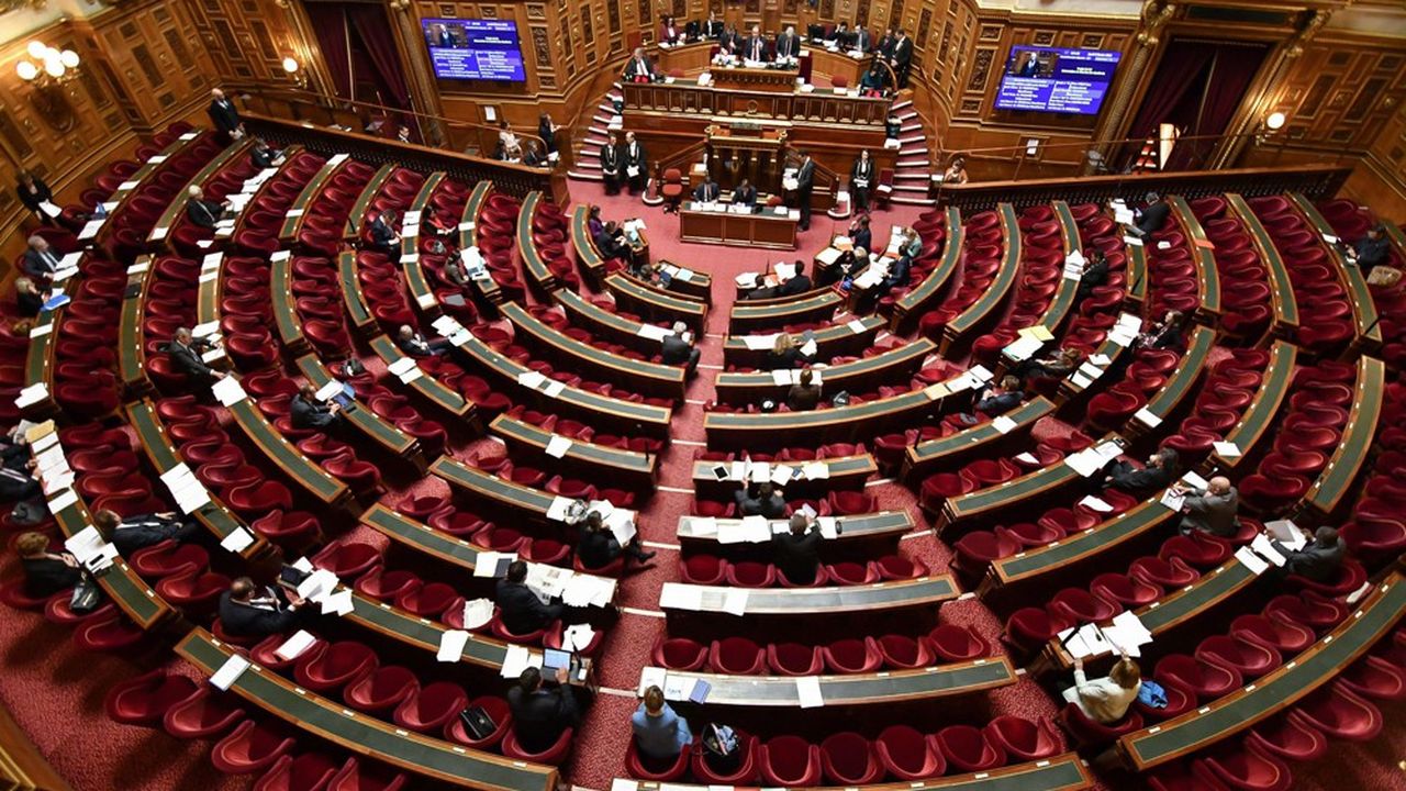 Le Sénat dominé par l'opposition de droite a adopté en première lecture le projet de loi sur le « séparatisme » après l'avoir nettement durci, avec des mesures contre le port du voile ou renforçant la « neutralité » à l'université.