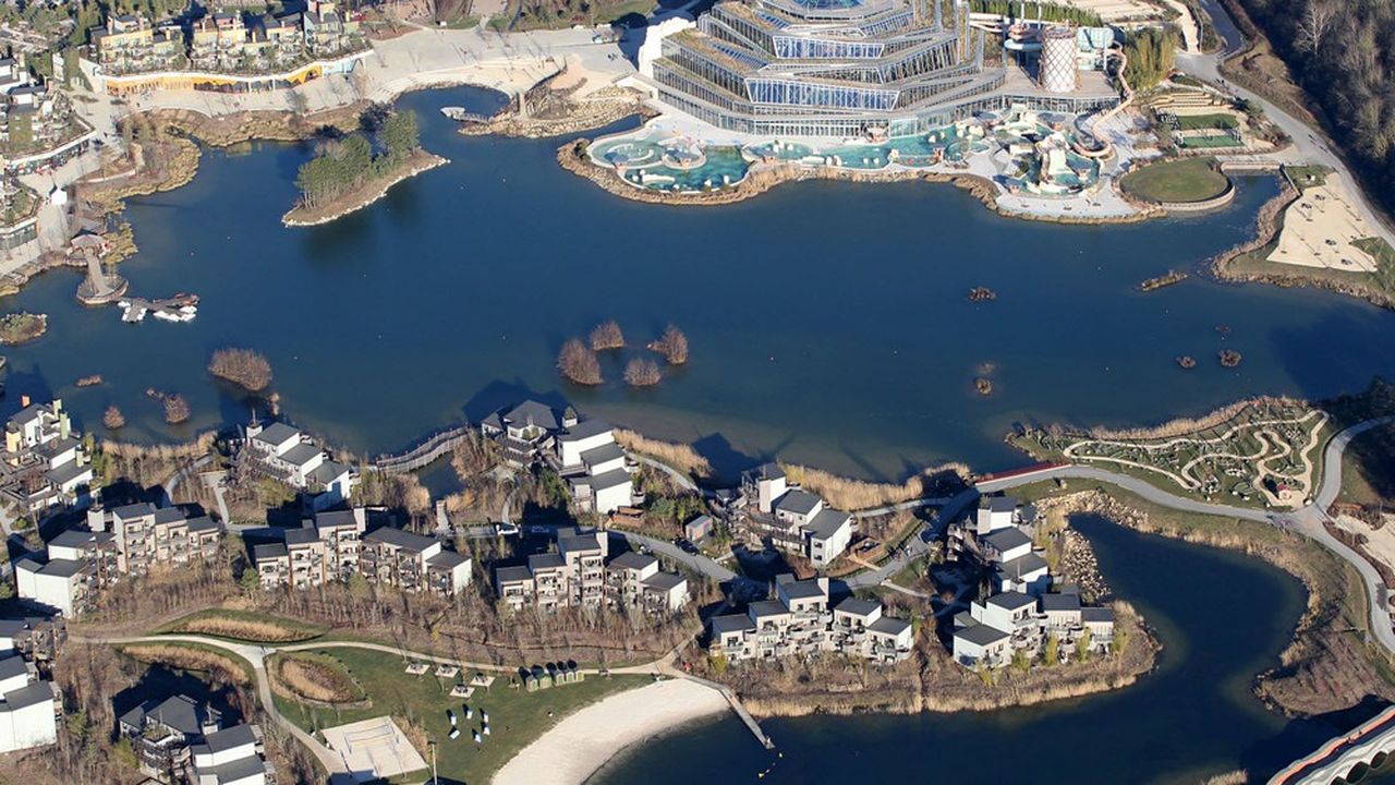 Rattaché au réseau Center Parcs, le complexe Villages Nature, situé à proximité de Disneyland Paris dans l'Est francilien, est l'un des derniers sites phares de Groupe Pierre & Vacances. Un site dont l'exploitation est, elle aussi, « plombée » par les restrictions sanitaires.
