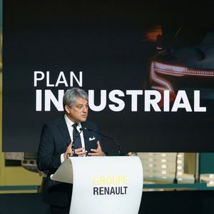 Luca de Meo, directeur général de Renault, dans une usine près de Palencia, en Espagne.