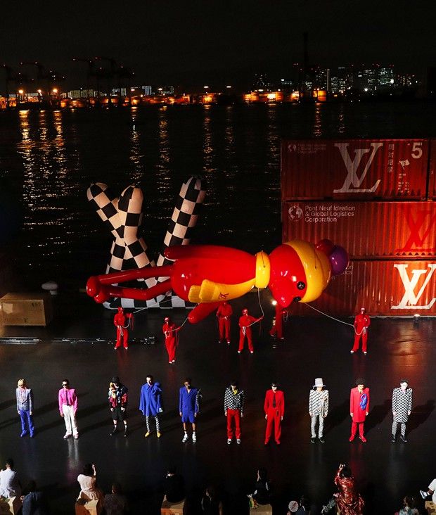 À l'été 2020, Louis Vuitton a expédié sa nouvelle collection masculine en Asie, pour deux défilés à Shanghai et Tokyo (photo, le 2 septembre).