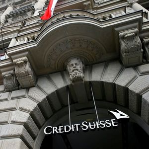 Une cession ou une introduction en Bourse de Credit Suisse Asset Management permettrait d'éponger une partie des pertes de sa maison mère Credit Suisse.