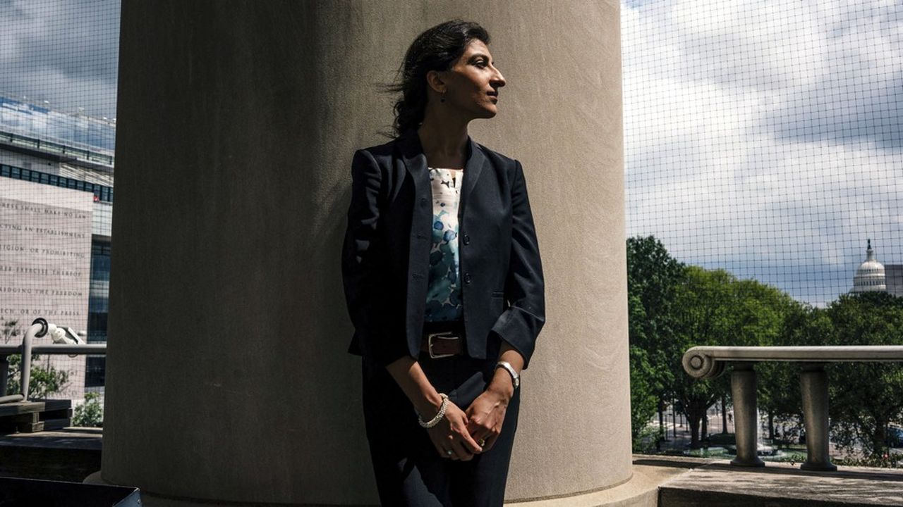 A trente-deux ans, Lina Khan s'installe déjà au sommet du pouvoir, à Washington.
