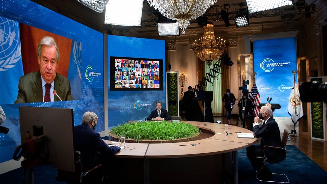 Le président Joe Biden (à droite), le secrétaire d'Etat Antony Blinken (face) et l'émissaire spécial John Kerry ont lancé le Sommet des dirigeants sur le climat, jeudi.