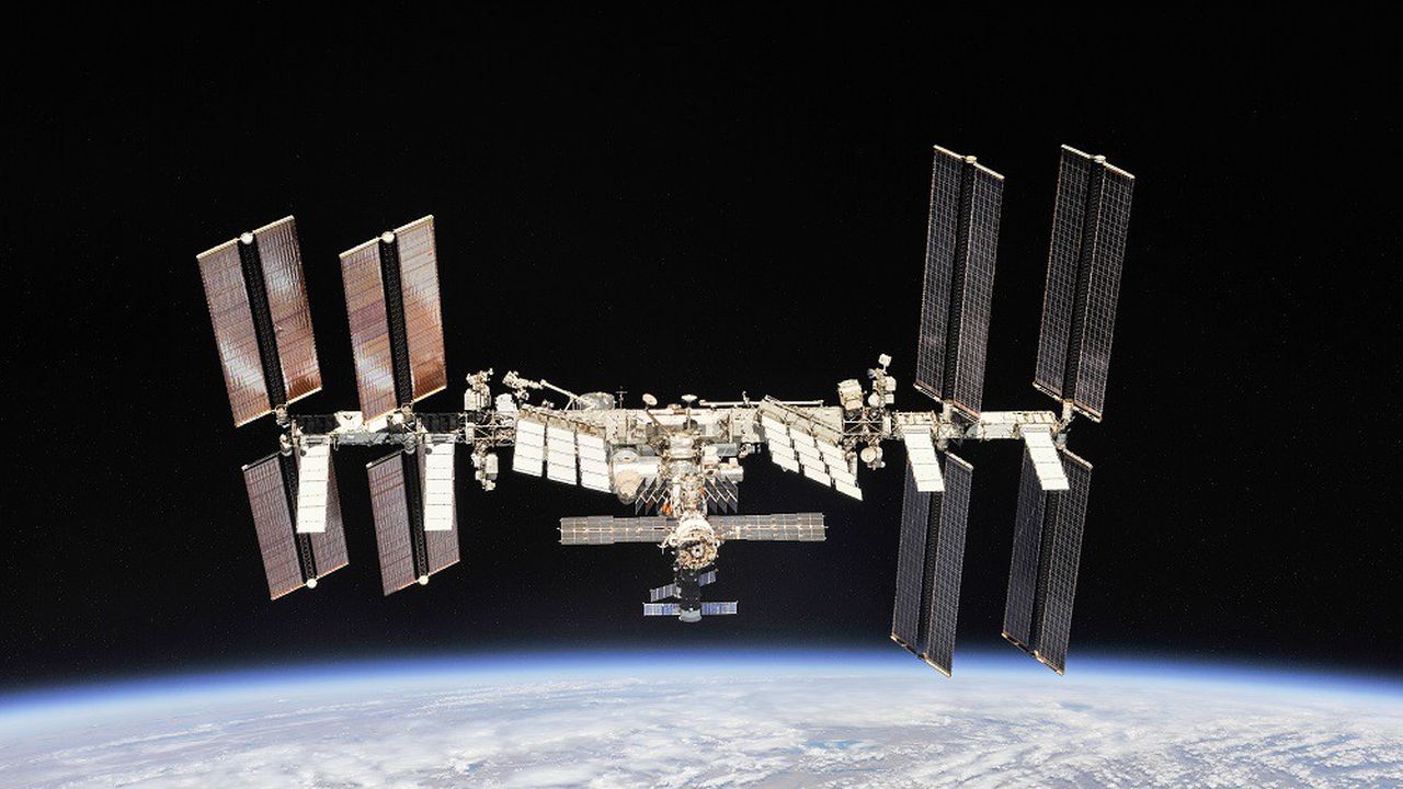 L'ISS a été assemblée à partir de 1998 par les Etats-Unis et la Russie en partenariat avec le Canada, l'Europe et le Japon.