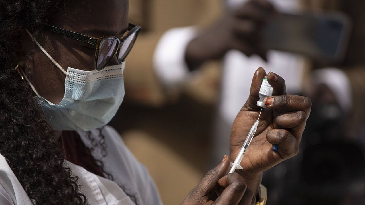Selon les données de Covax, le Sénégal devrait recevoir 1,1 million de doses d'AstraZeneca à partir du deuxième trimestre. En attendant, c'est le vaccin chinois Sinopharm qui est injecté.