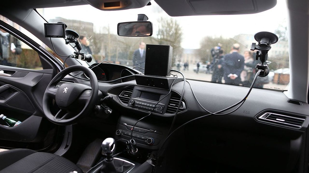 Prévue par un Comité interministériel de la Sécurité routière en 2015, l'expérimentation de ces voitures a commencé en avril 2018 dans l'Eure et concernait début janvier 83 véhicules dans quatre régions : Normandie, Bretagne, Pays-de-la-Loire et Centre-Val de Loire.